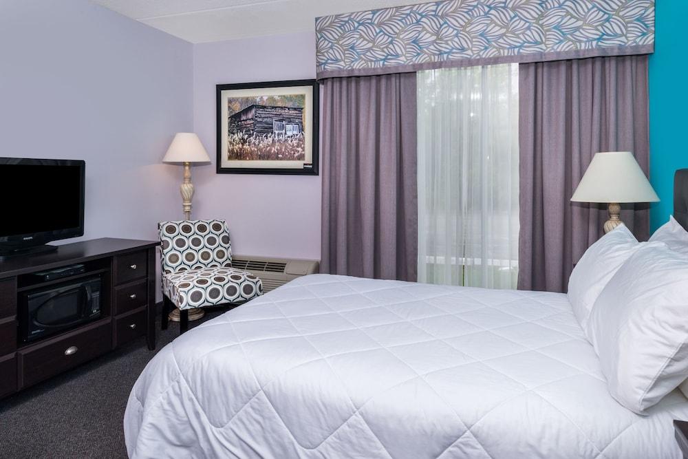 Days Inn By Wyndham Sudbury & Conference Centre Bagian luar foto