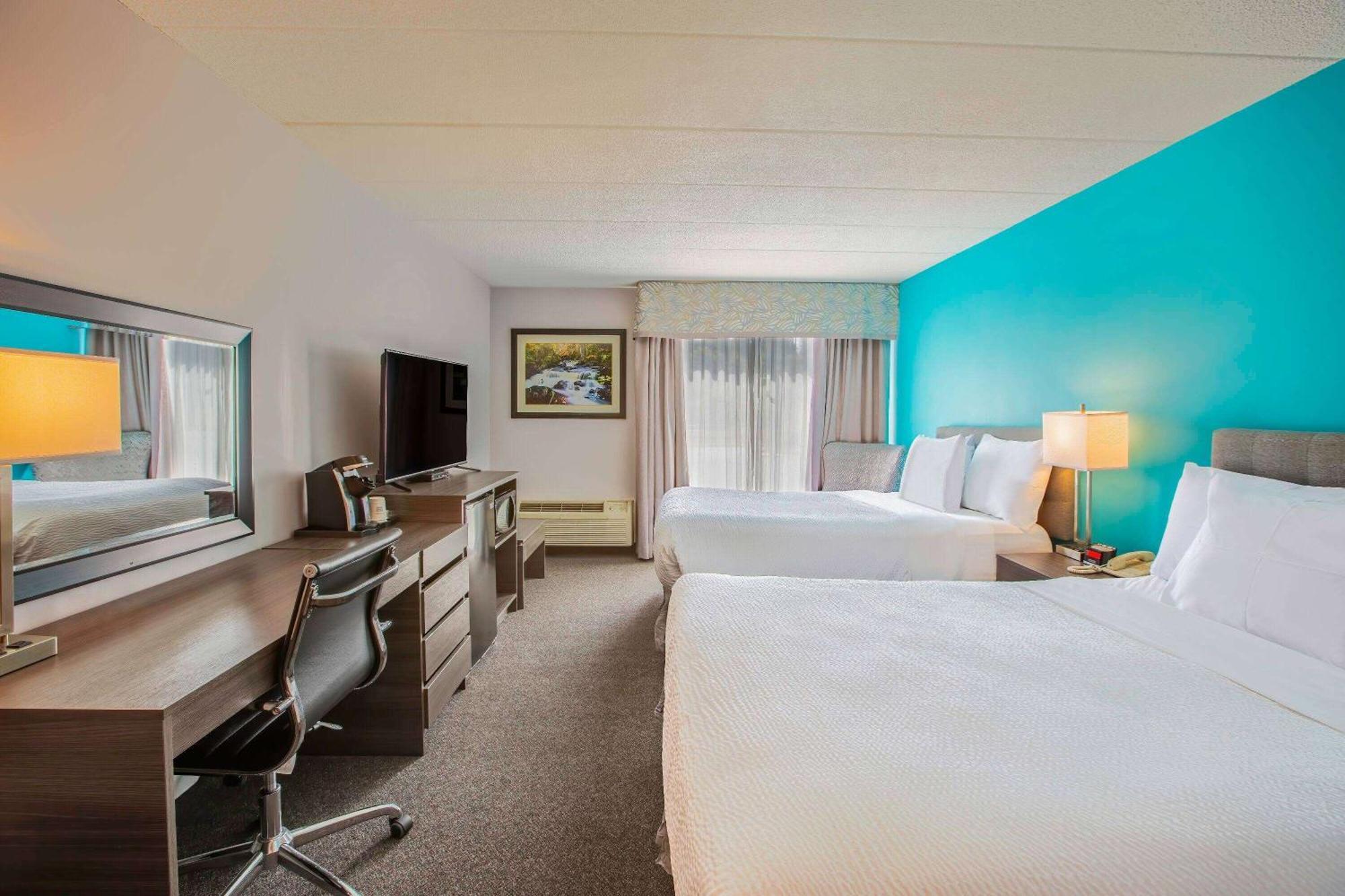 Days Inn By Wyndham Sudbury & Conference Centre Bagian luar foto
