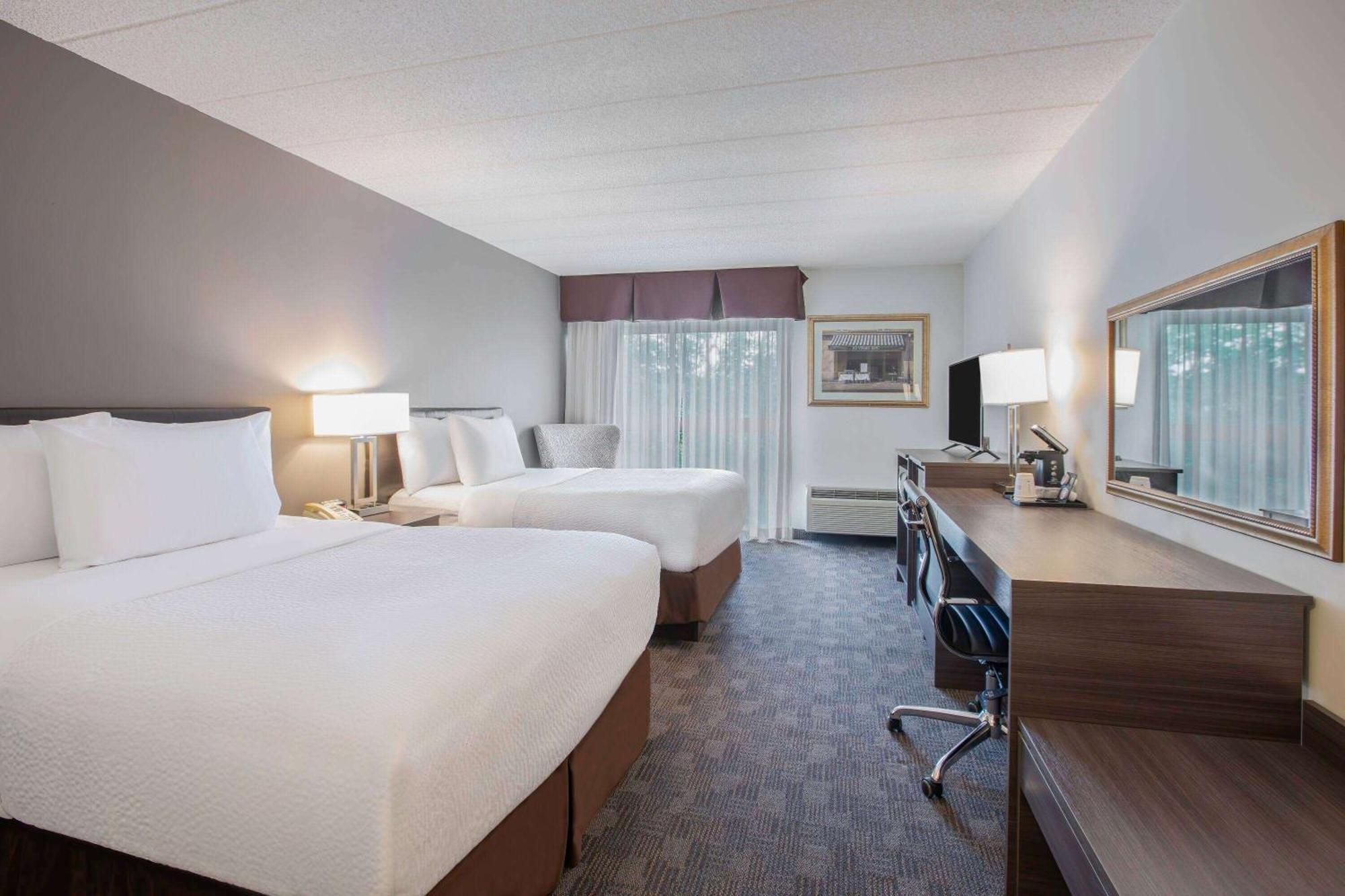 Days Inn By Wyndham Sudbury & Conference Centre Bagian luar foto