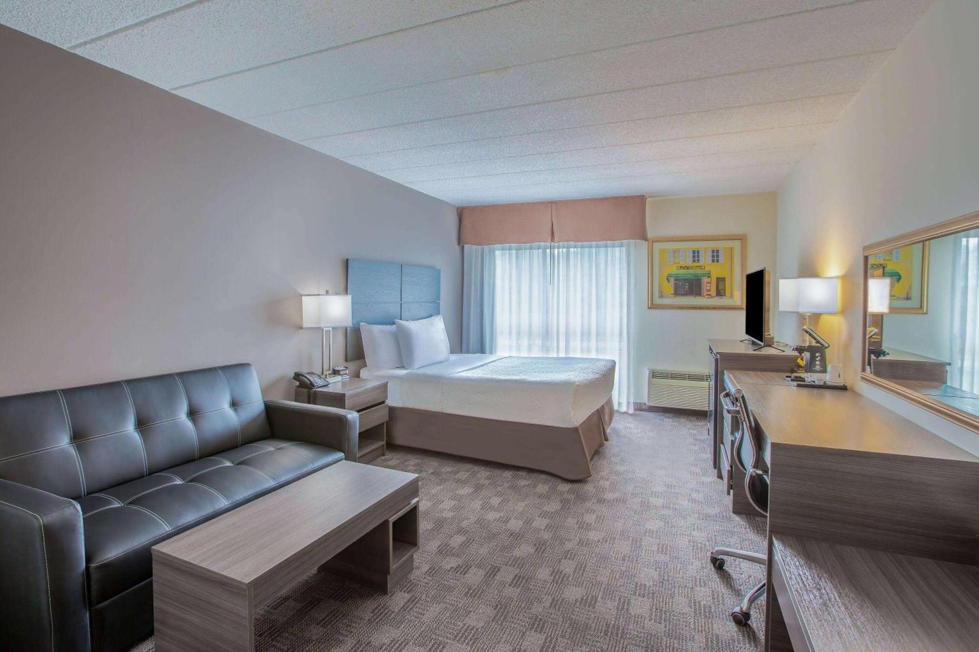 Days Inn By Wyndham Sudbury & Conference Centre Bagian luar foto