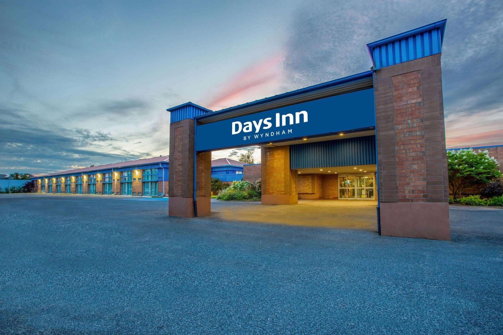 Days Inn By Wyndham Sudbury & Conference Centre Bagian luar foto