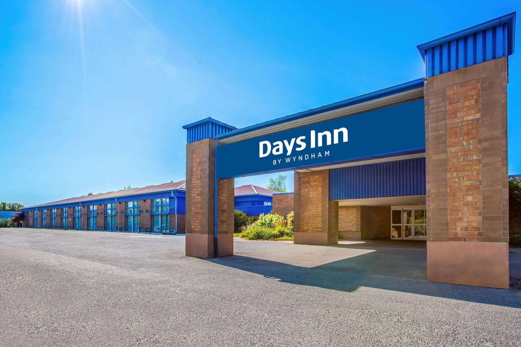 Days Inn By Wyndham Sudbury & Conference Centre Bagian luar foto