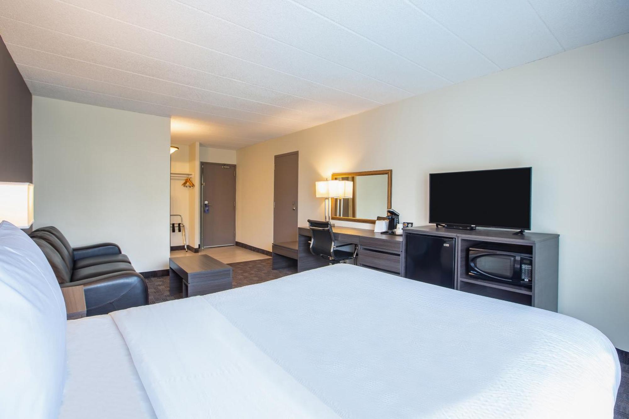 Days Inn By Wyndham Sudbury & Conference Centre Bagian luar foto