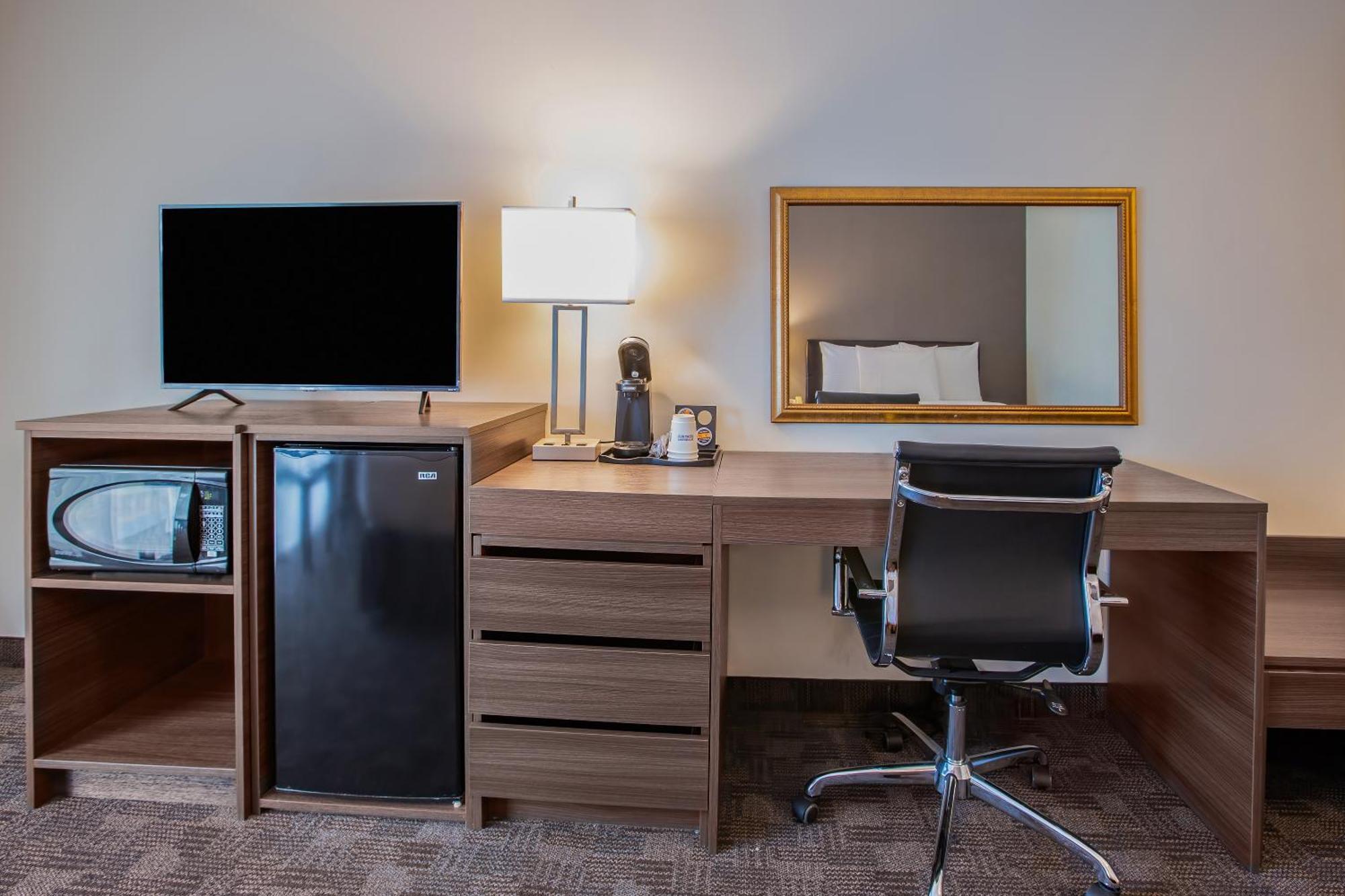 Days Inn By Wyndham Sudbury & Conference Centre Bagian luar foto